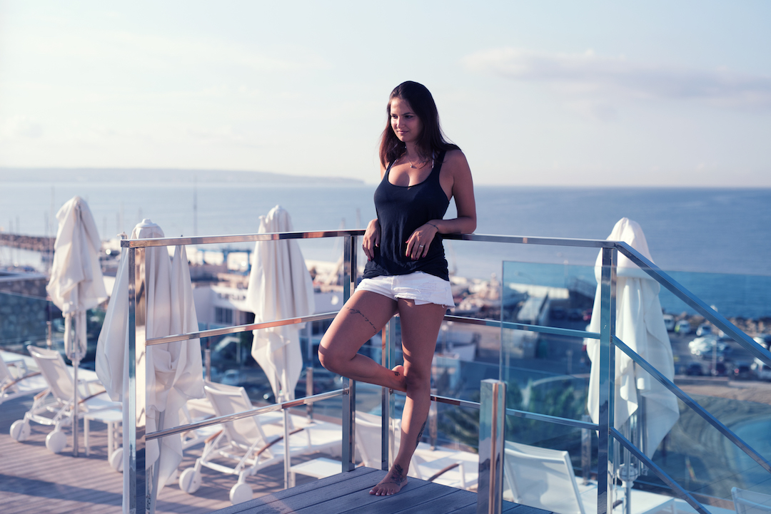 Reisen-Mallorca-Dachterrasse-Ausblick-Mee-Pool