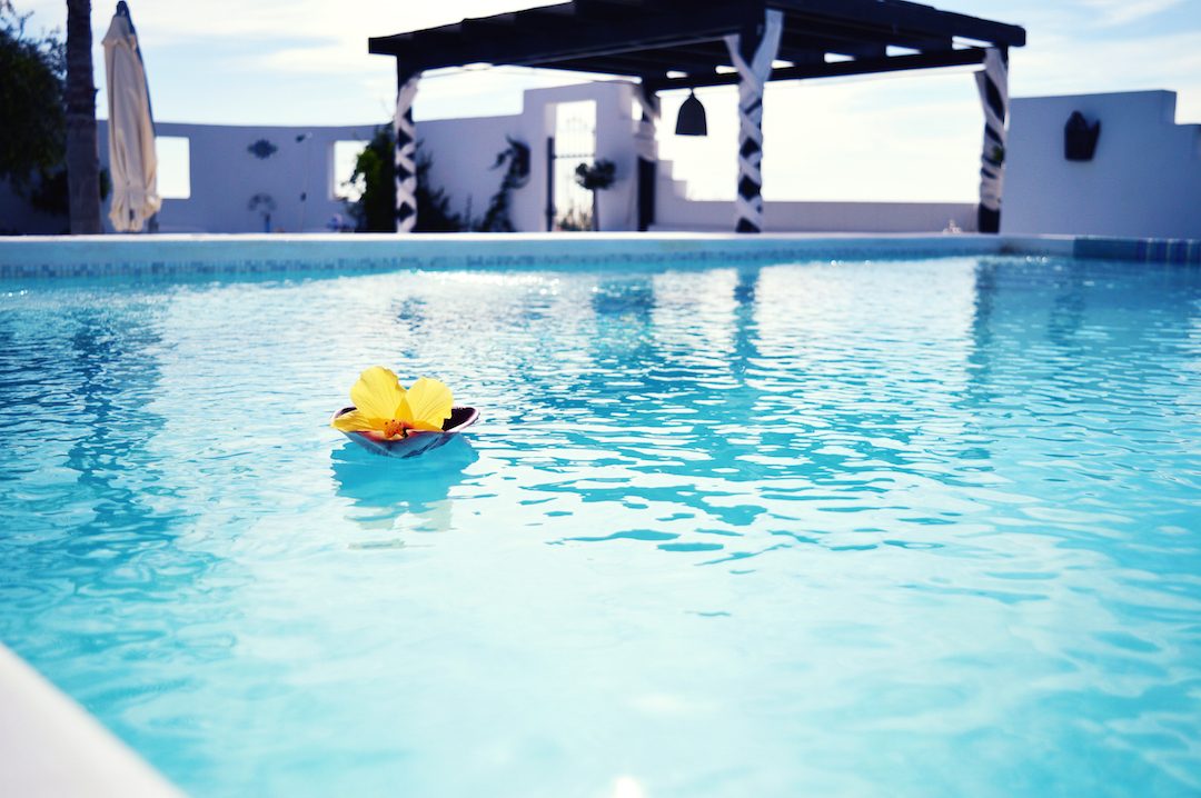 Spain-holiday-CasaMiranda-pool-swimming-hibiscus