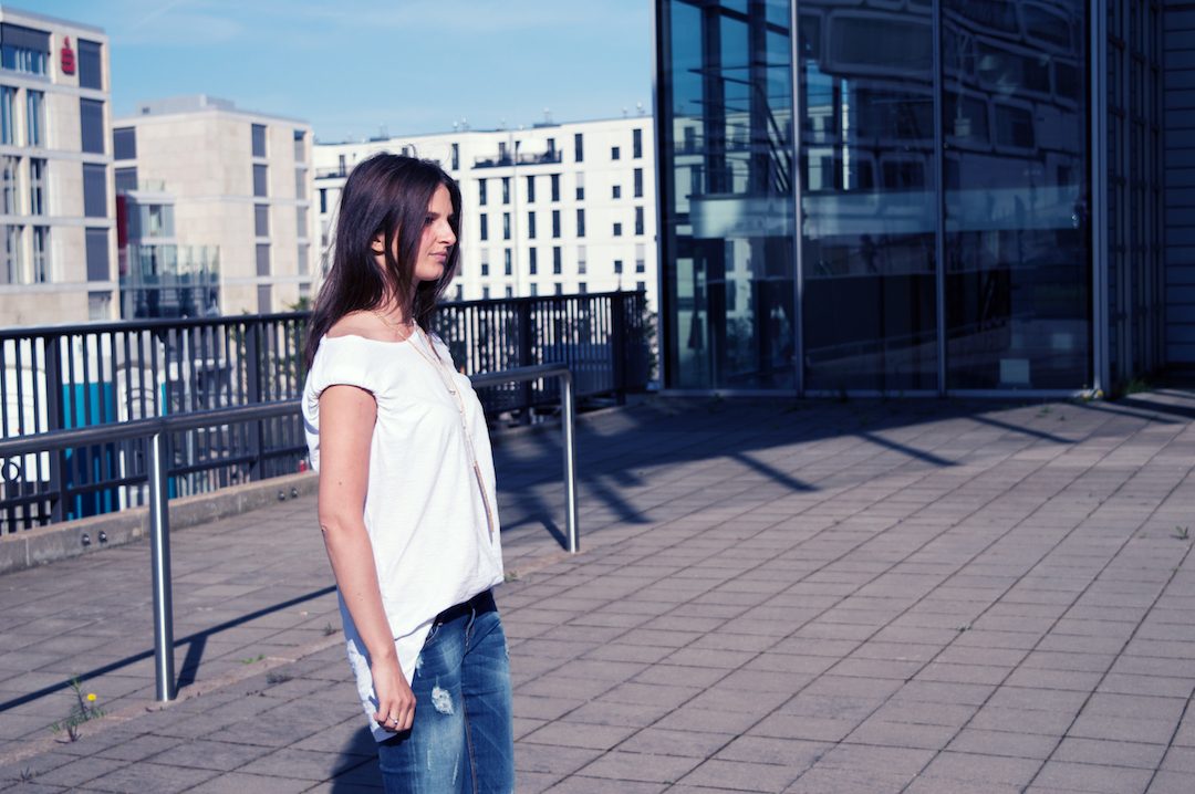 Stuttgart-Jeans-white-shirt
