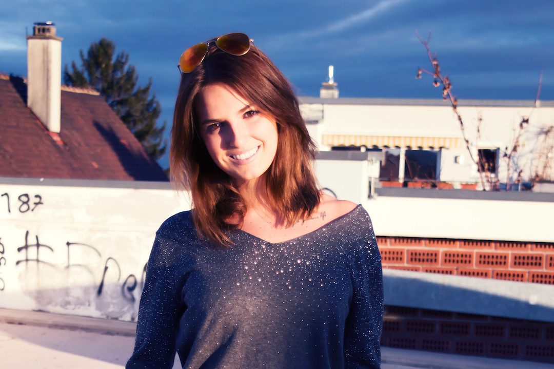 jumper-intimissimi-sunglasses-rayban